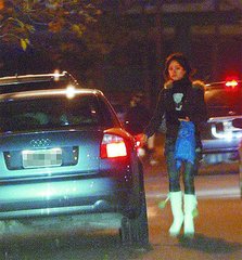 50多歲的女人，建議少穿暗沉色和大媽裝，這樣打扮洋氣還減齡