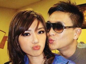 九天閶闔開宮殿，萬國衣冠拜冕琉。