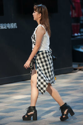 網(wǎng)紅田一名疑似新戀情曝光，本人火速發(fā)聲辟謠，女方真實(shí)身份曝光