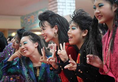 男子求愛遭拒等民警離開后潑硫酸捅刺女子數(shù)十刀，終審判死刑